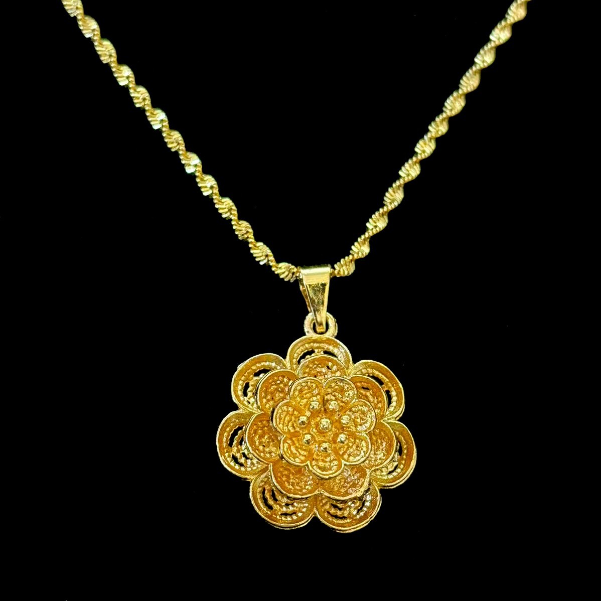 VTG Flower Gold-plated (NOT SURE) Hollowed-out Pendant Necklace, marked ‘999’
