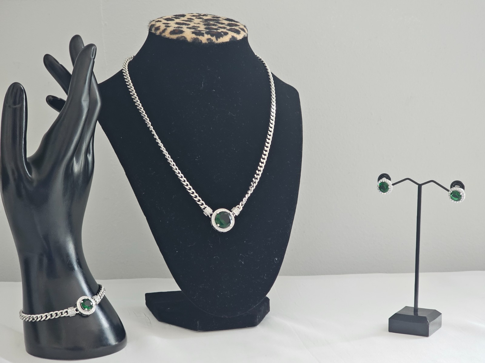 Ladies Women’s Girls Silver and Green Elegance Necklace, Earrings Bracelet Set