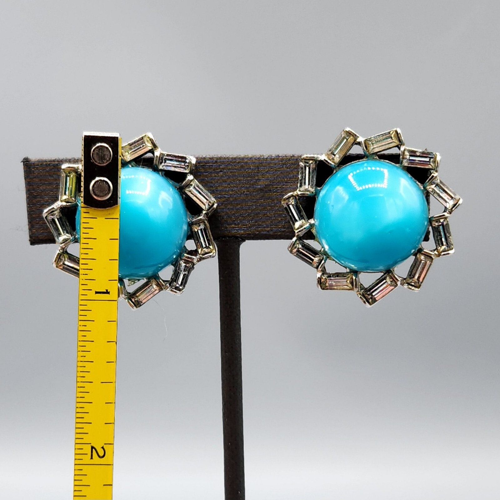 Vintage Unsigned Designer Blue Moonglow Cab Baguette Crystal Halo Clip Earrings