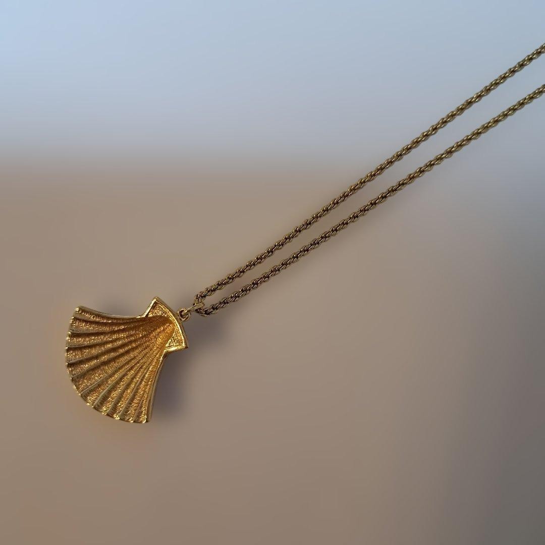 Christian Dior Shell Summer Necklace Gold-tone Lobster Clasp Length: 17.7 in.