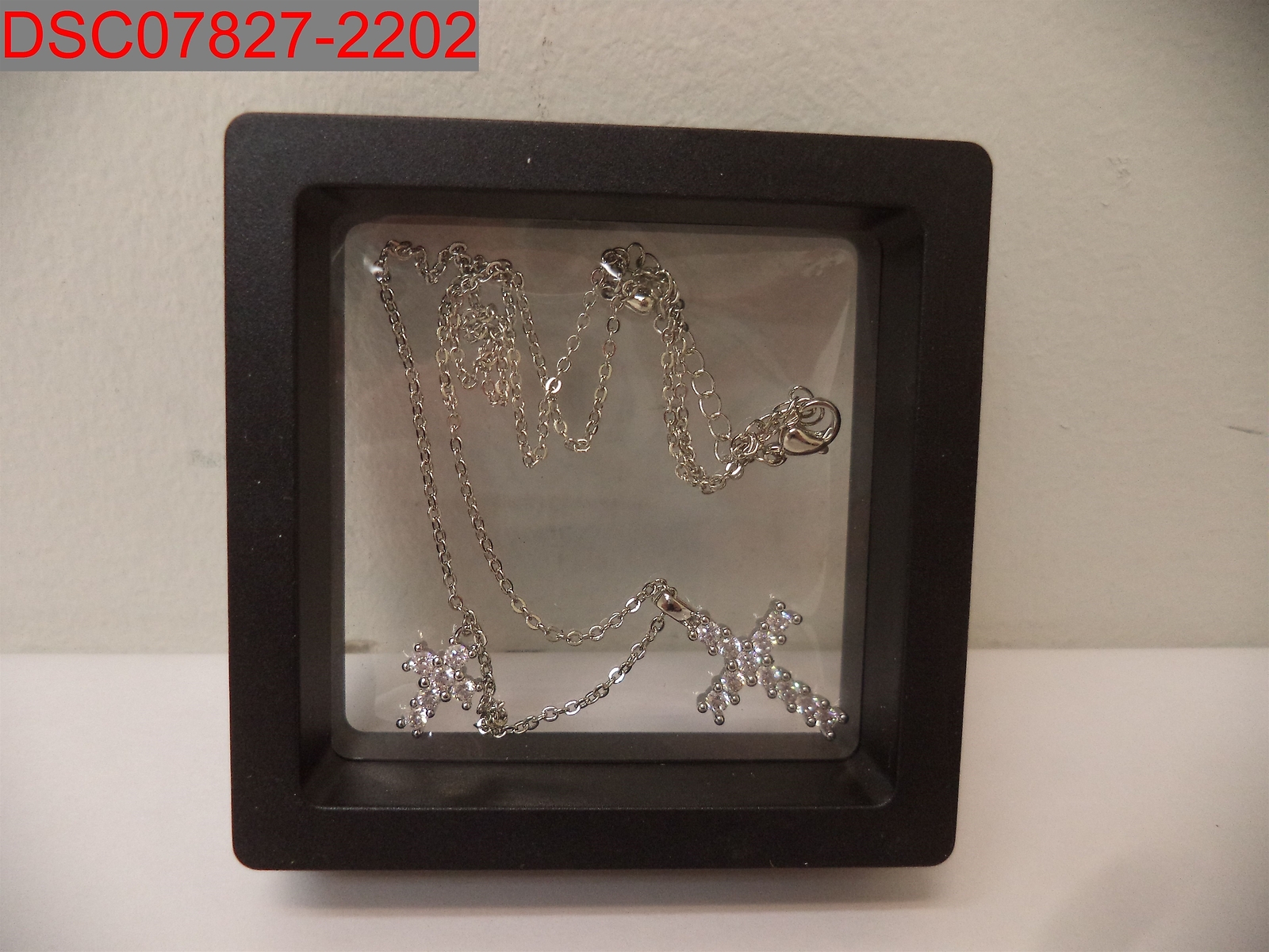 NWOT – Unisex Adult Double Cross Necklace, One Size