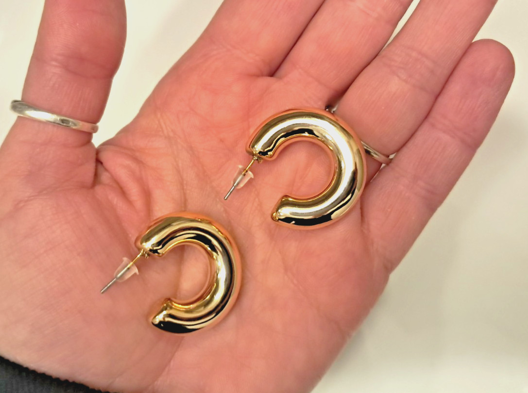Chunky Earrings Hoops Gold tones C shaped Plastic Lightweight NEW 1″ OD