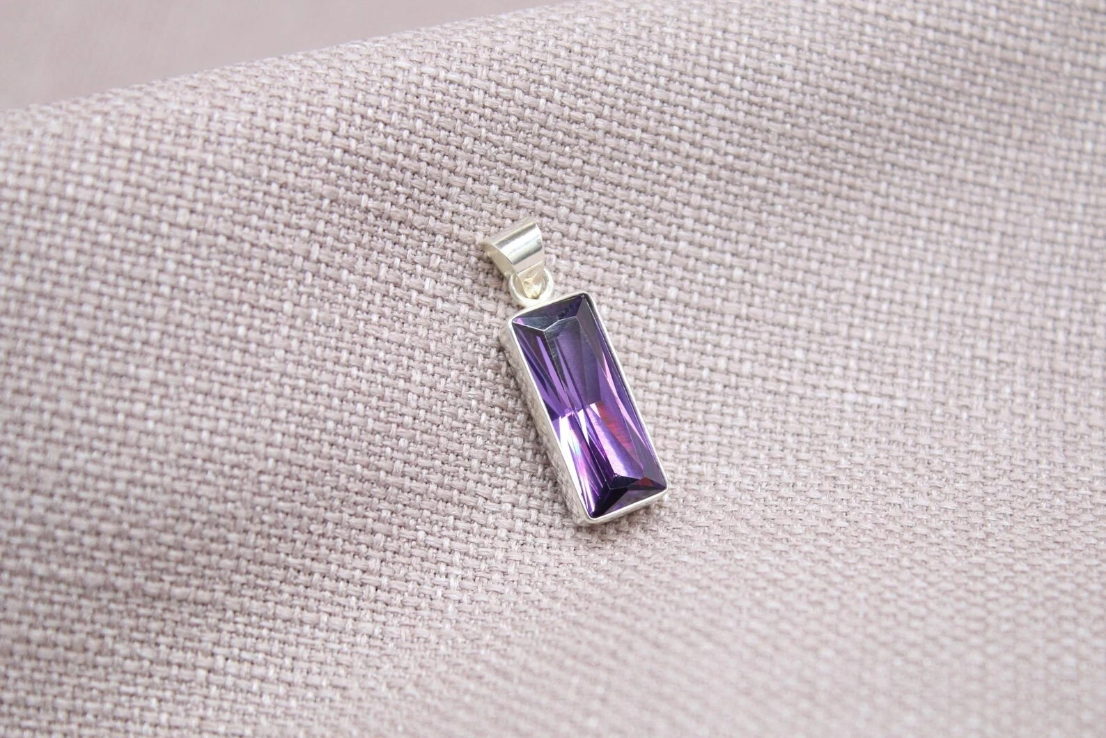 20.85 Ct Natural Purple Amethyst – Sterling Silver Solitaire Pendant Gemstone