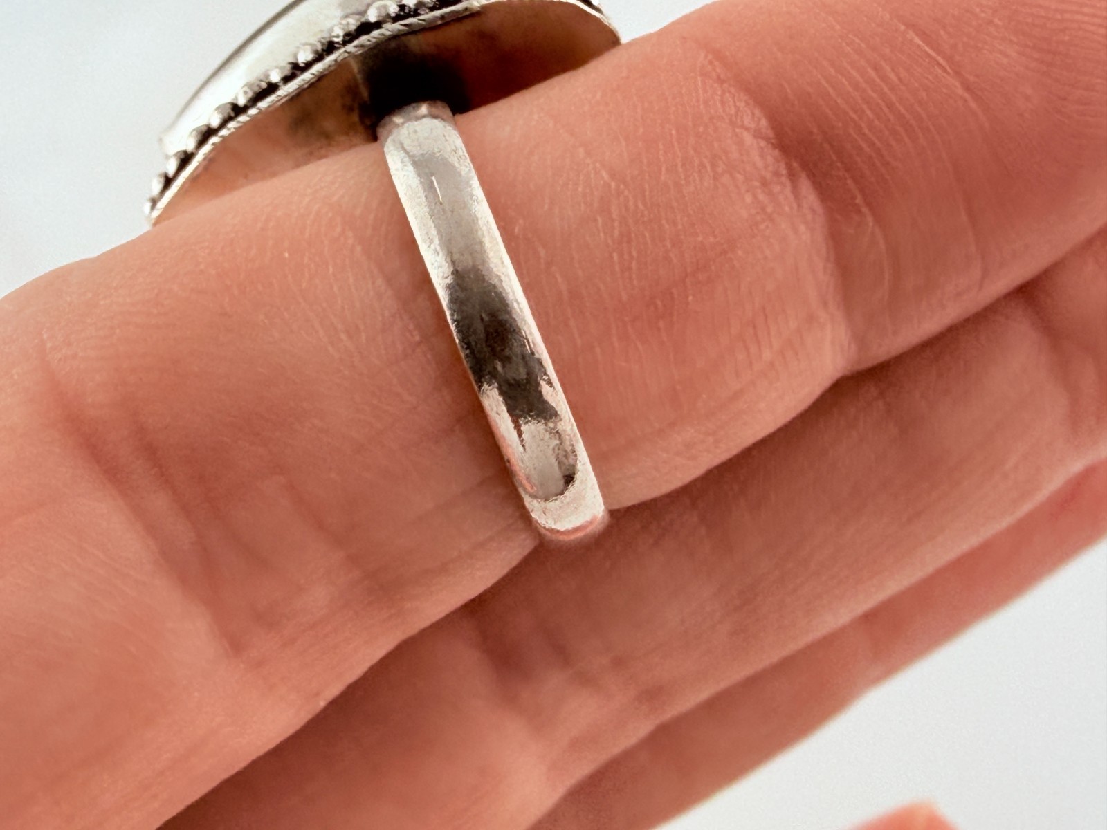Silver Plated Metal Labradorite Pointed Cabochon Ring Size 6.25 5.5 Grams Weight