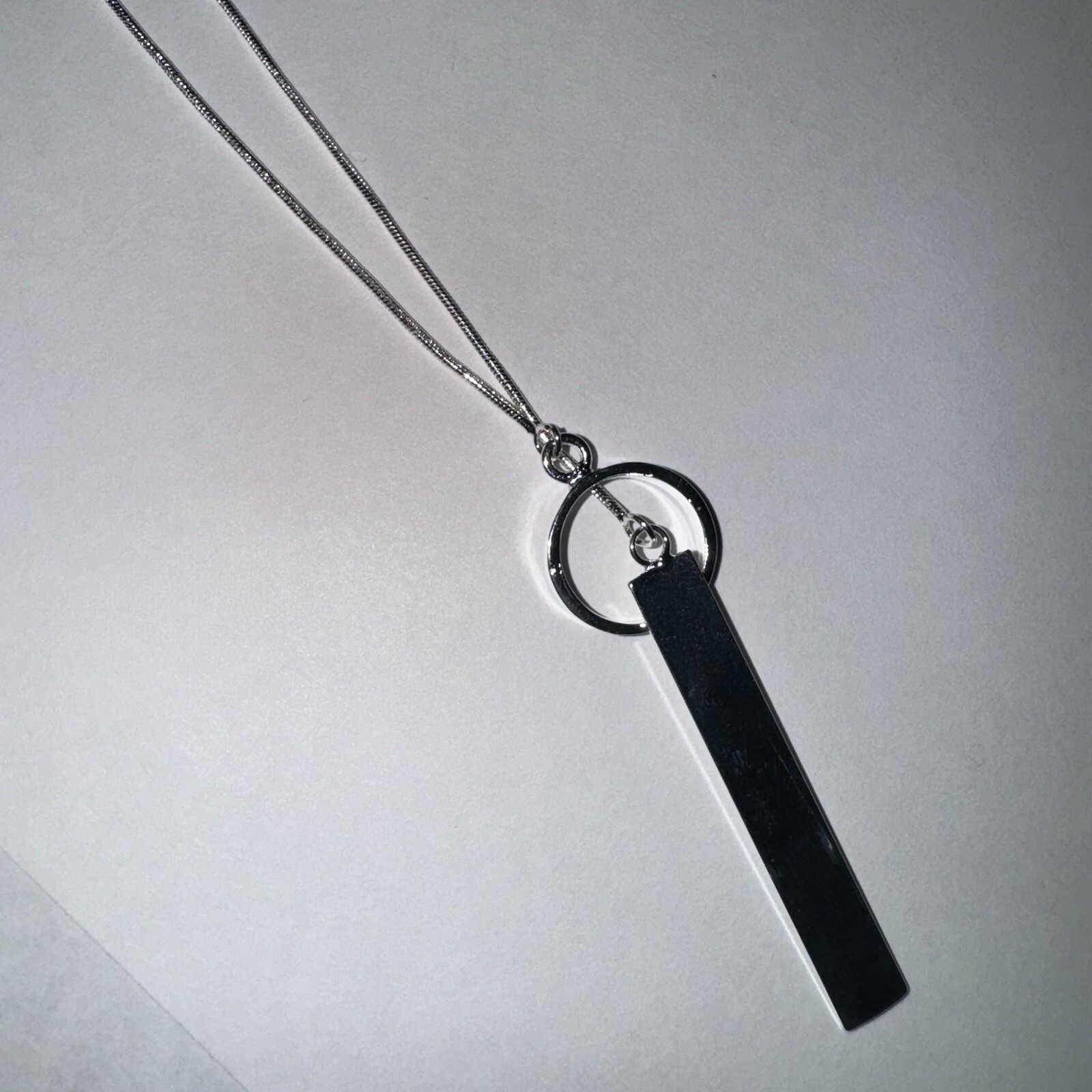 Beautiful Silver Adjustable Bar Over Ring Necklace Womens Size M Casual Formal