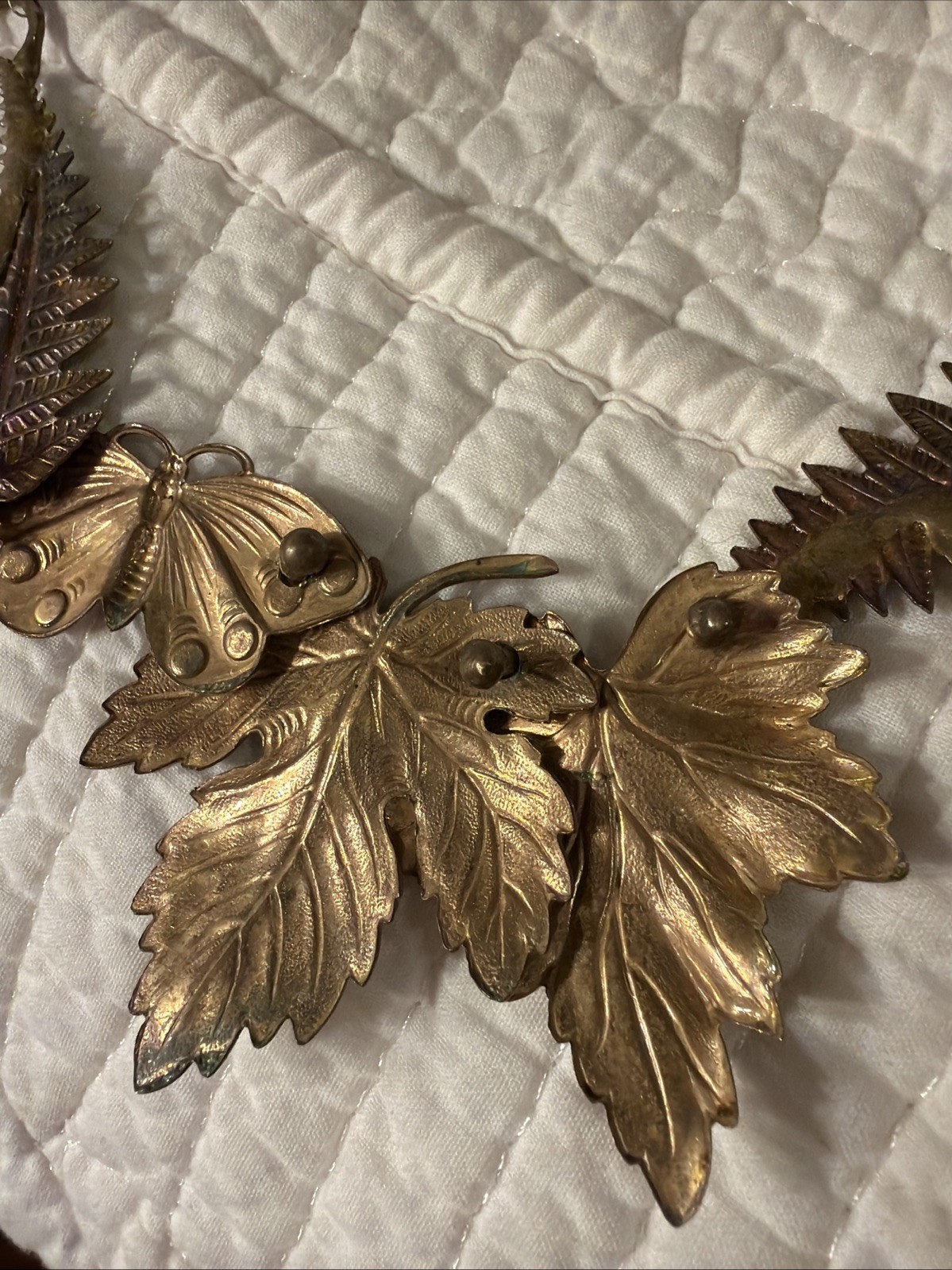 Vintage RARE… ROBERTO BY RFM BronzeTONE LARGE LEAF NECKLACE With Green Beads.