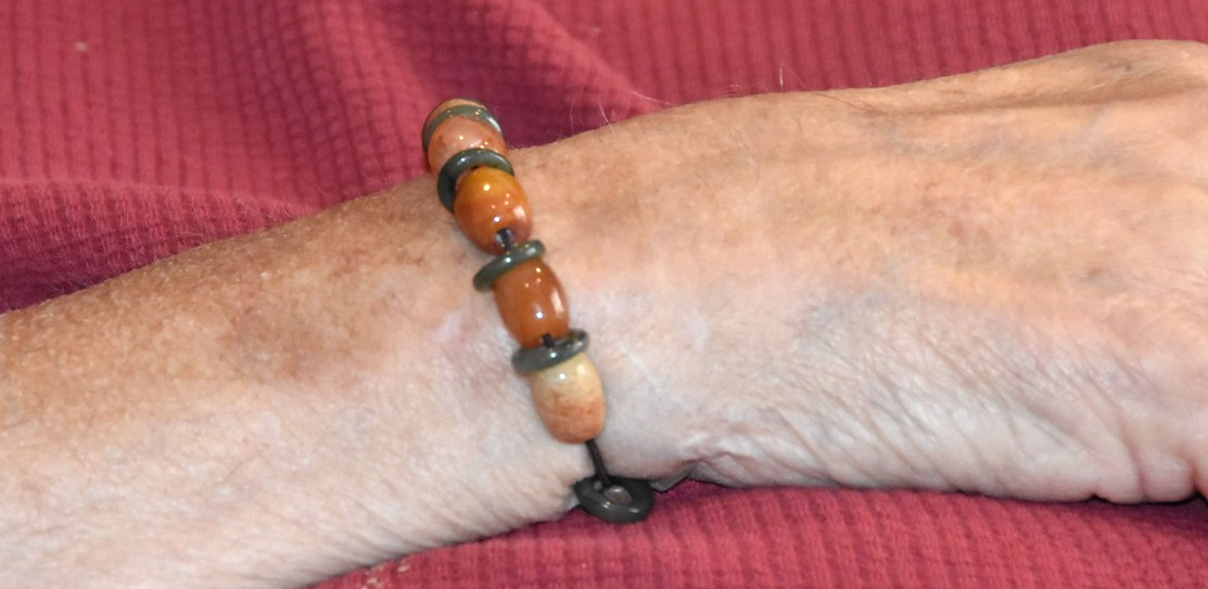 Asian Oblong BEIGE & Green Stones Ring Bracelet Beaded Bracelet 5 Inch Approx*/