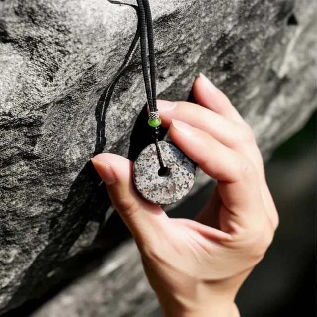 Natural Yooperlite Circle Flame Donut Pendant UV Reactive Amulet Unisex Necklace