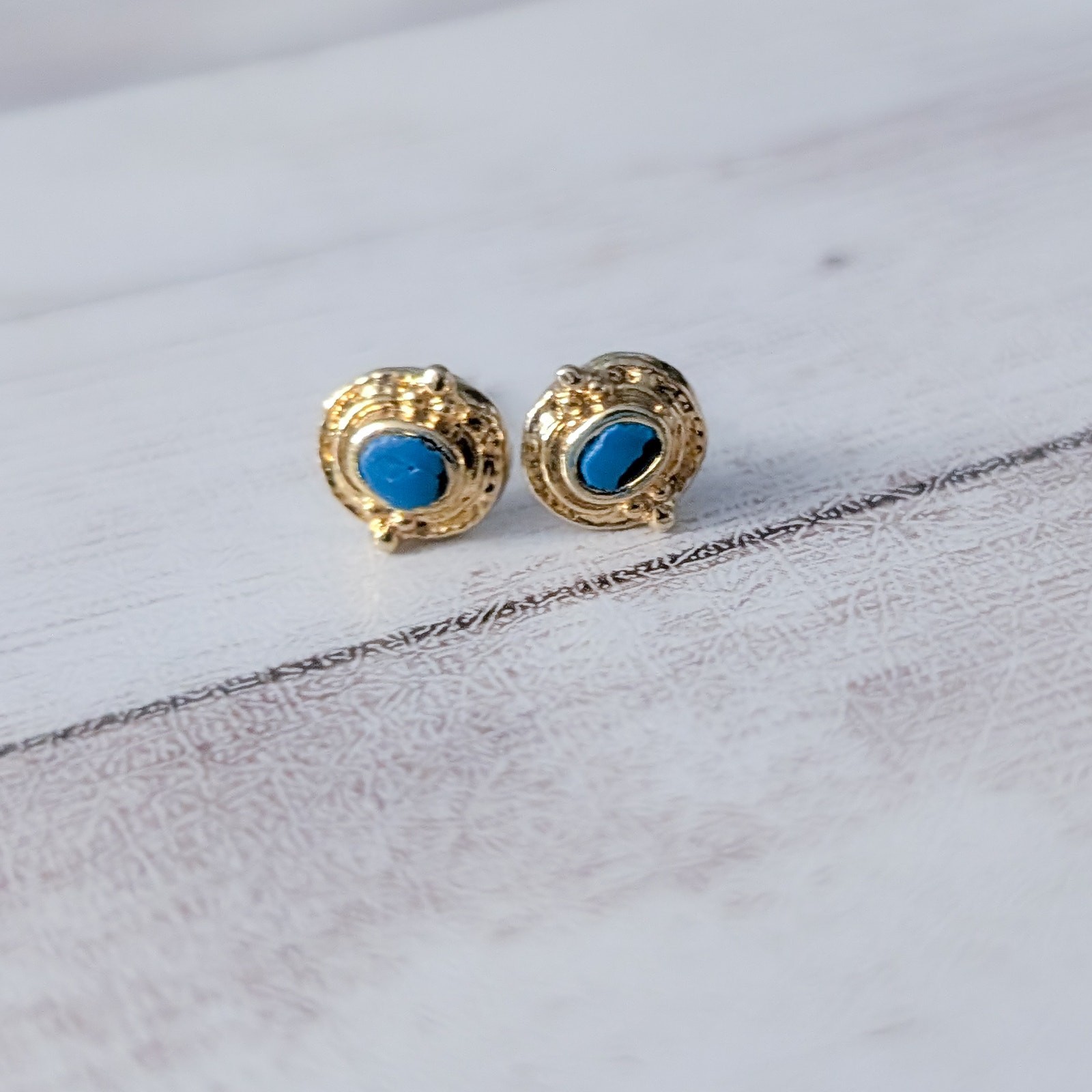 Vintage Stud Earrings 0.25″ Dainty Gold Tone Halo Blue Center – Fair Condition