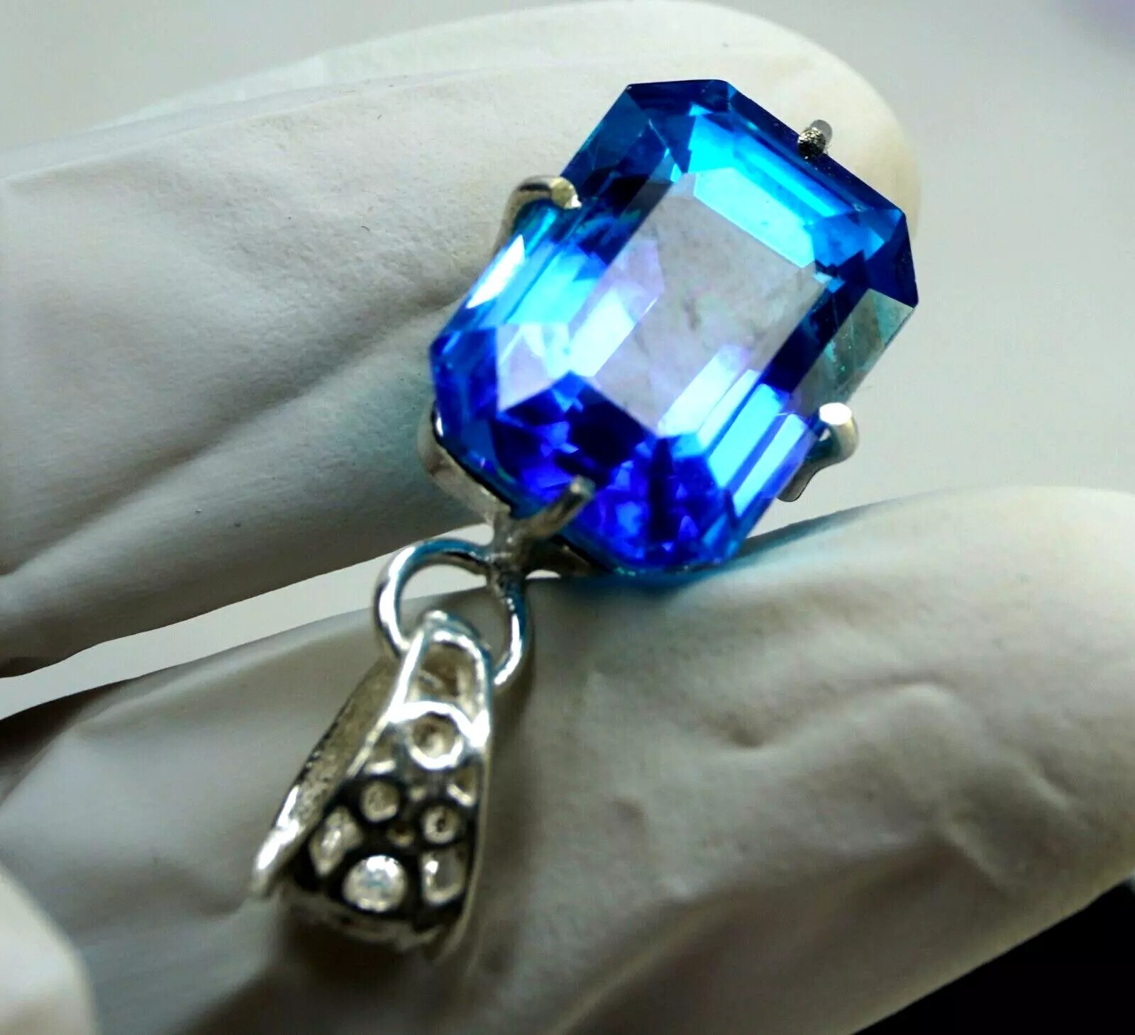 Natural 35.20 Ct Bi-Color Pitambari Sapphire Emerald 925 Silver Pendant Unheated
