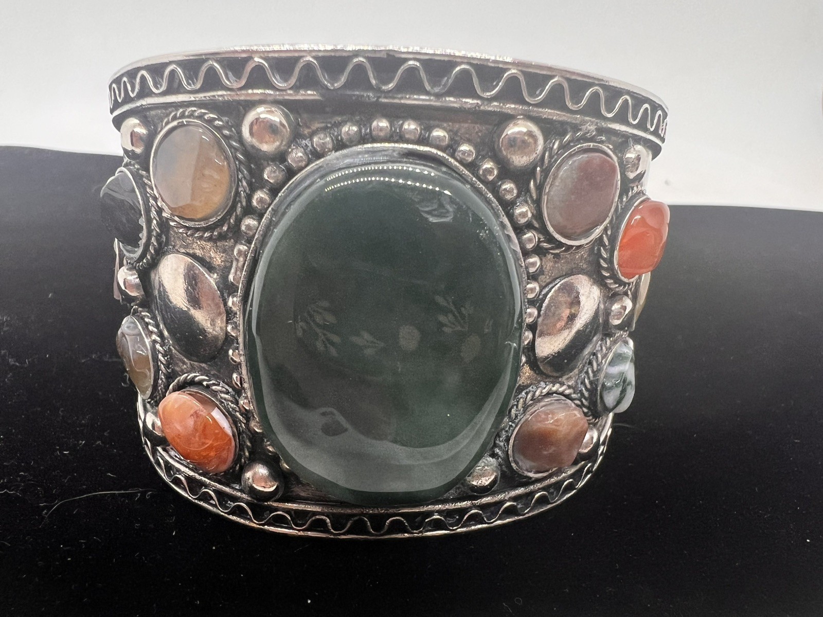 Semi-Precious Stone Cuff Bracelet – / Silver-Tone / Large Center Stone