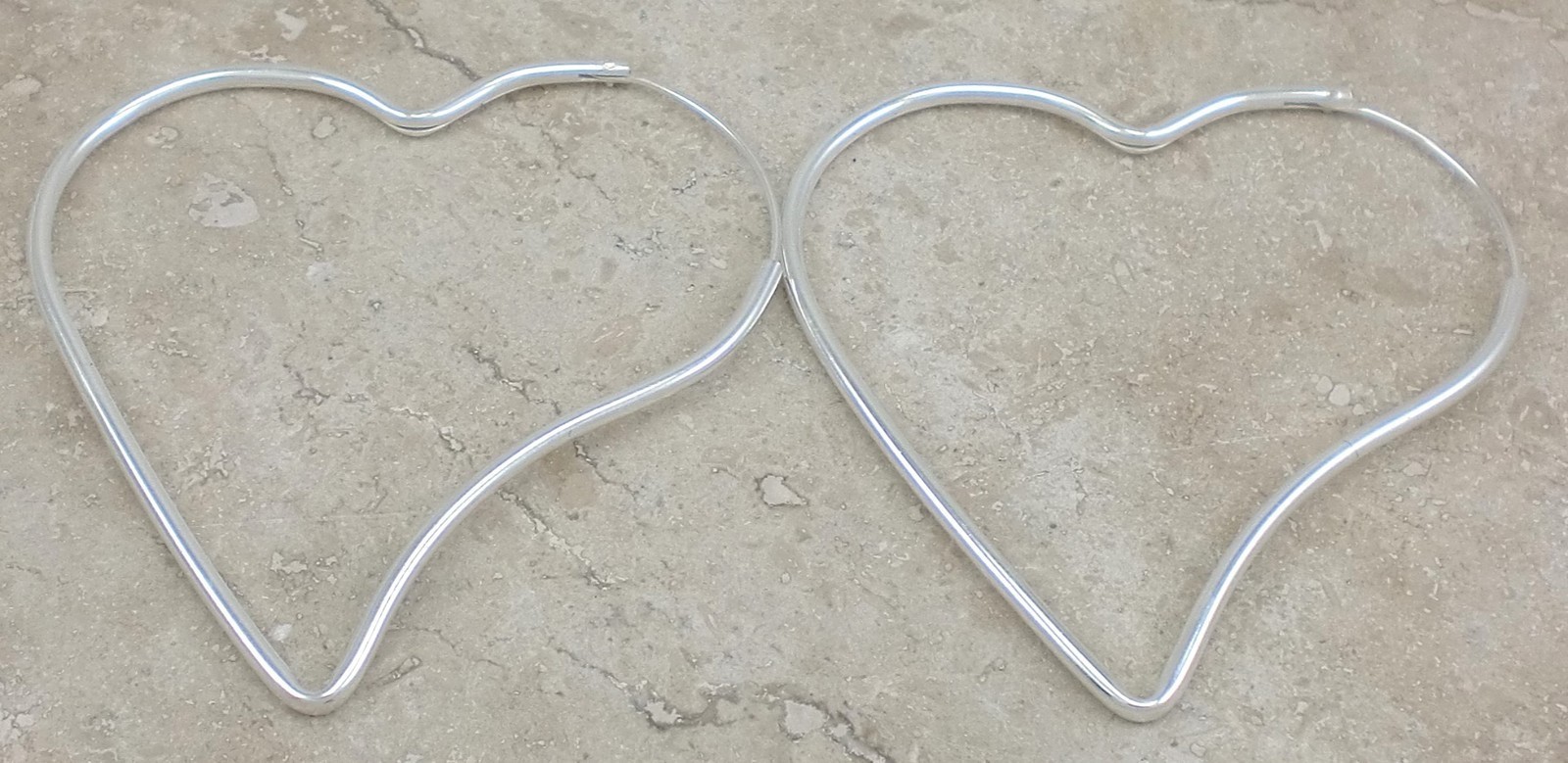 LARGE .925 STERLING SILVER HEART HOOP WIRE EARRINGS style# e1250
