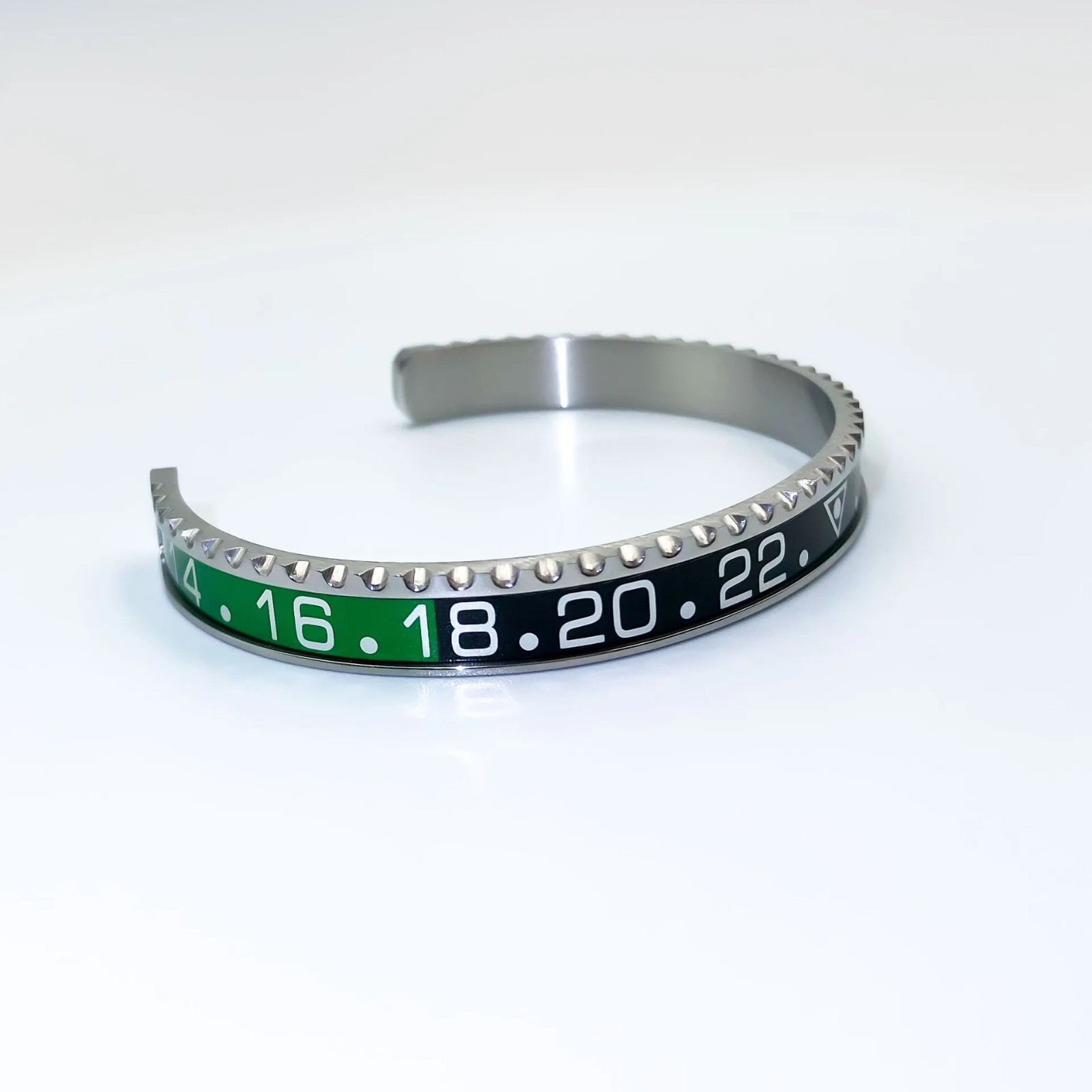 Men and Women Stainless Steel Personality Bracelets Digital Speedometer Bracelet