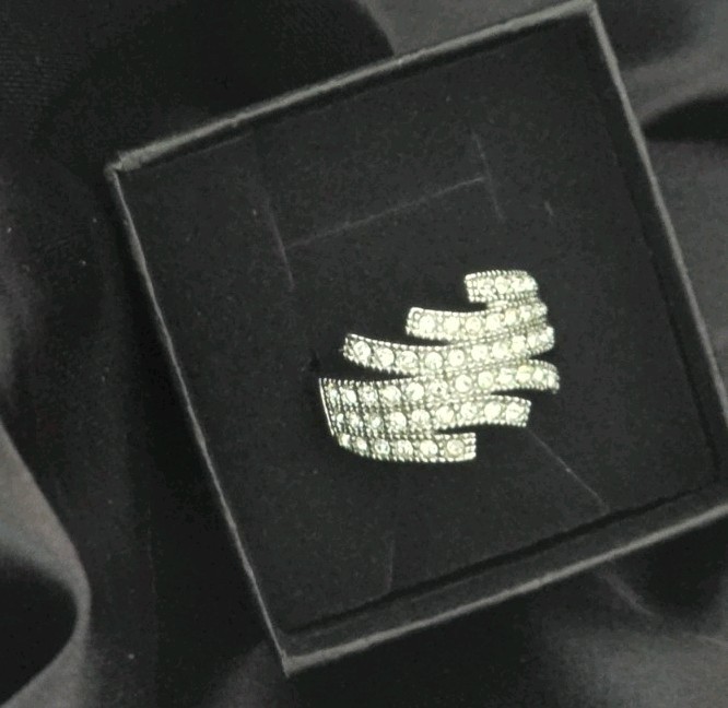 NV Cubic Zirconia and 925 silver ring, adjustable from size 6 to 9