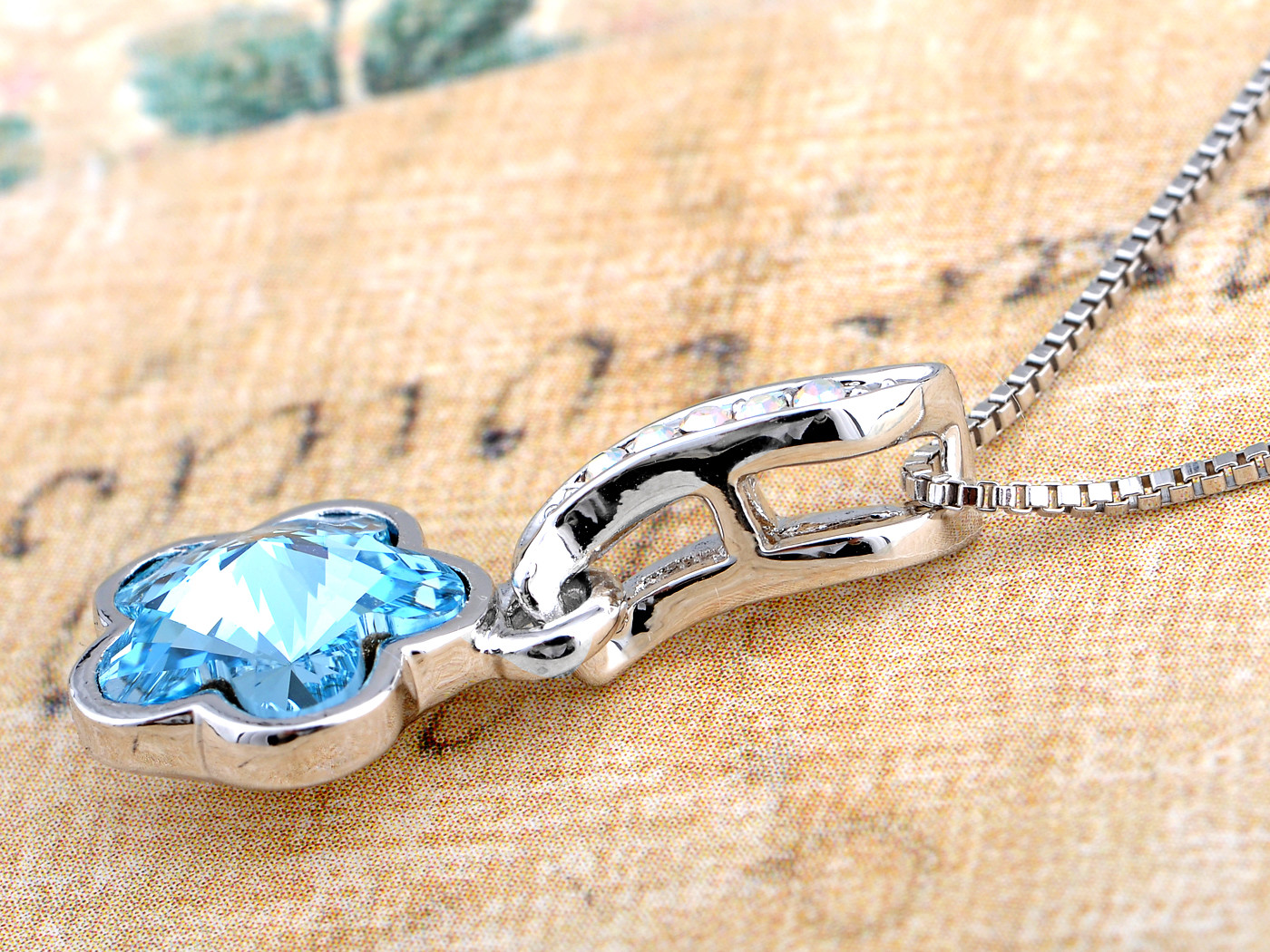 Light Sapphire Rounded AB Stars New Crystal Element Earring Necklace Set