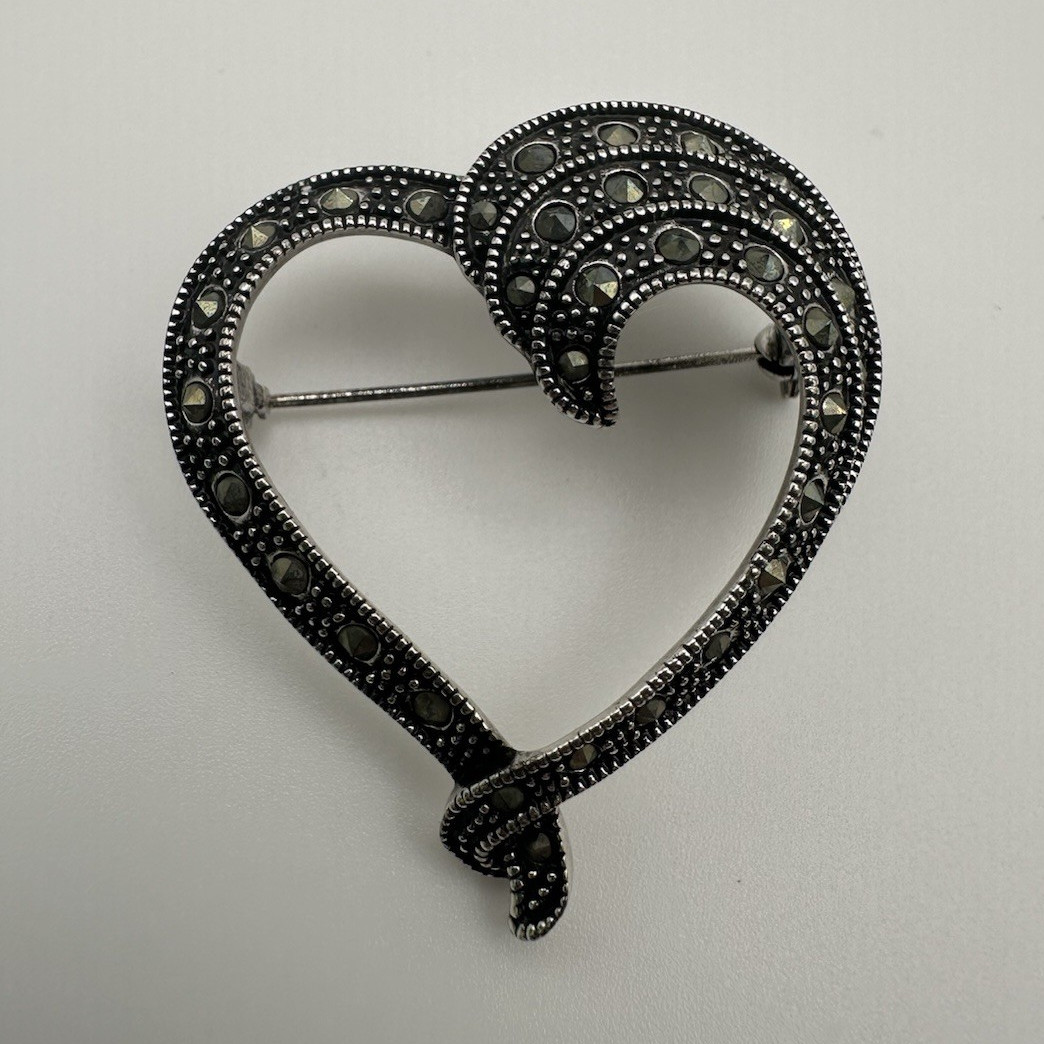 Chico’s Signed Heart Brooch Pin Silver Tone Black Round Marcasite Pavé 2014