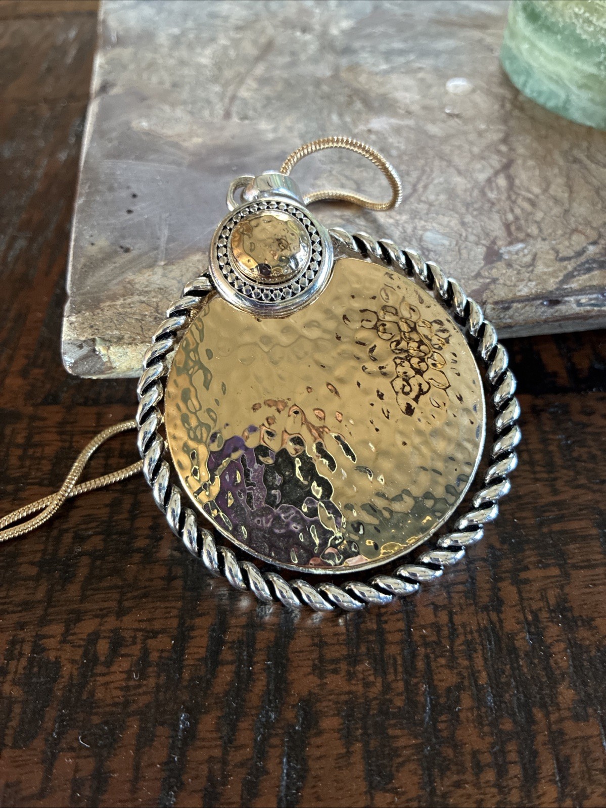 VINTAGE DESIGNER SCROLL AND DOTS STUNNING SERPENTINE PENDANT NECKLACE 16″ NWT