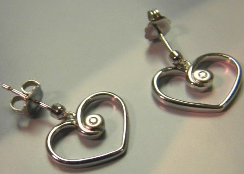 Daring Diamonds sterling silver 92.5 diamond heart earrings usa made