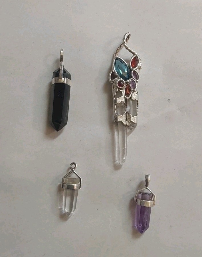 Lot Of Black Onyx Amethyst Quartz Gemstone Pendants 10.3 4.6 2.1 & 1.6 Grams