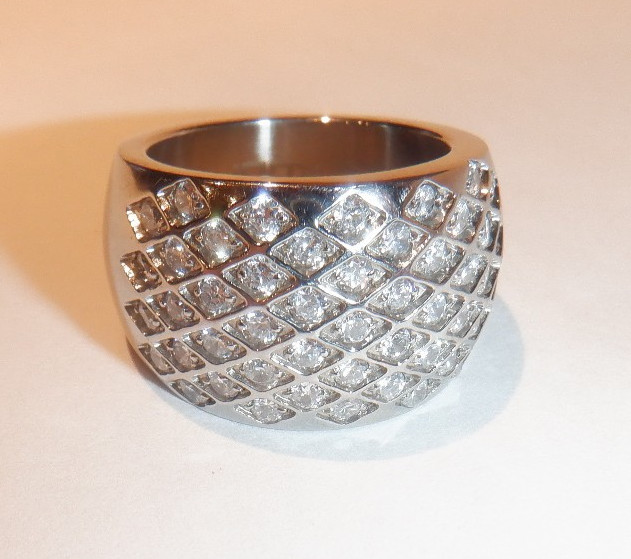 INOX 316L Surgical Grade Stainless Steel Sz 7 w/CZ high-grade synthetic crystals