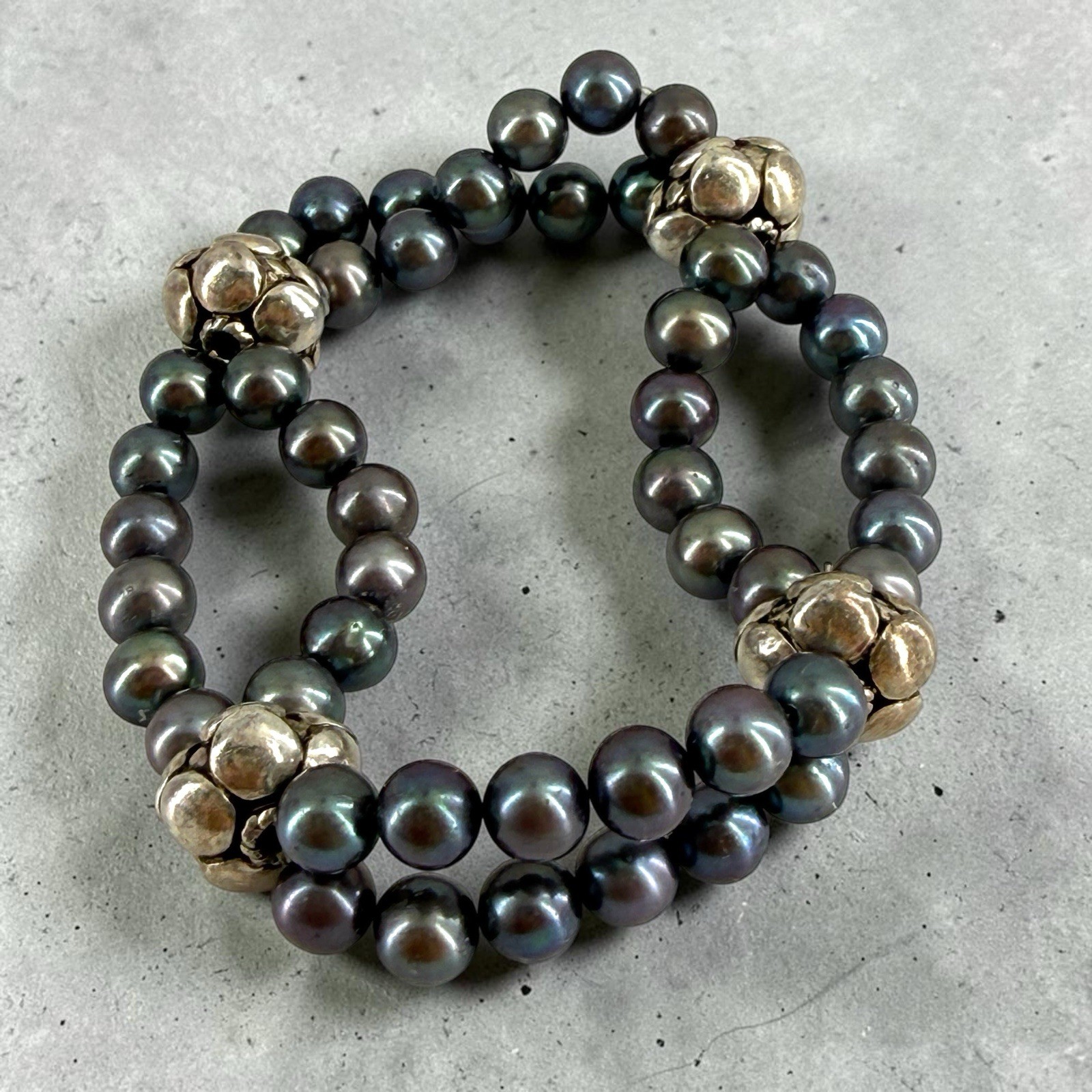 5.5mm black dyed fresh water pearl stretch bracelet with silver beads