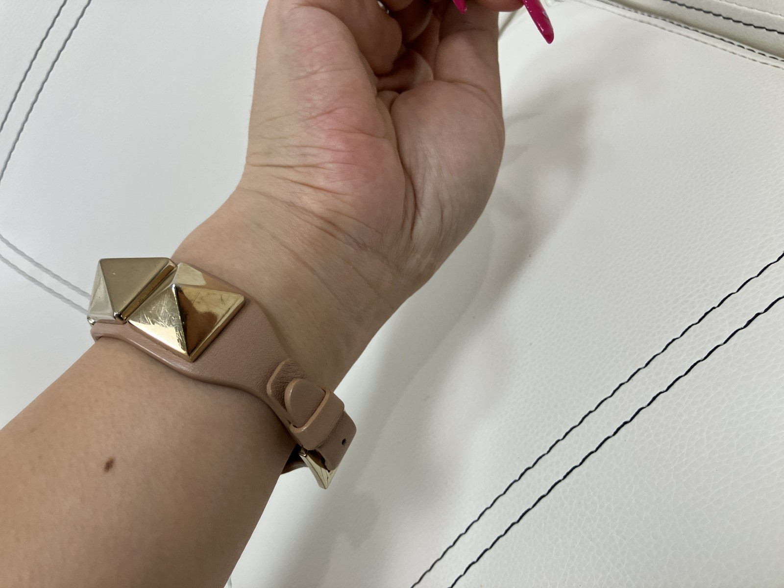 Valentino Garavani Leather Stud Bracelet Gold Nude 21.6cm 17.5-19.5cm