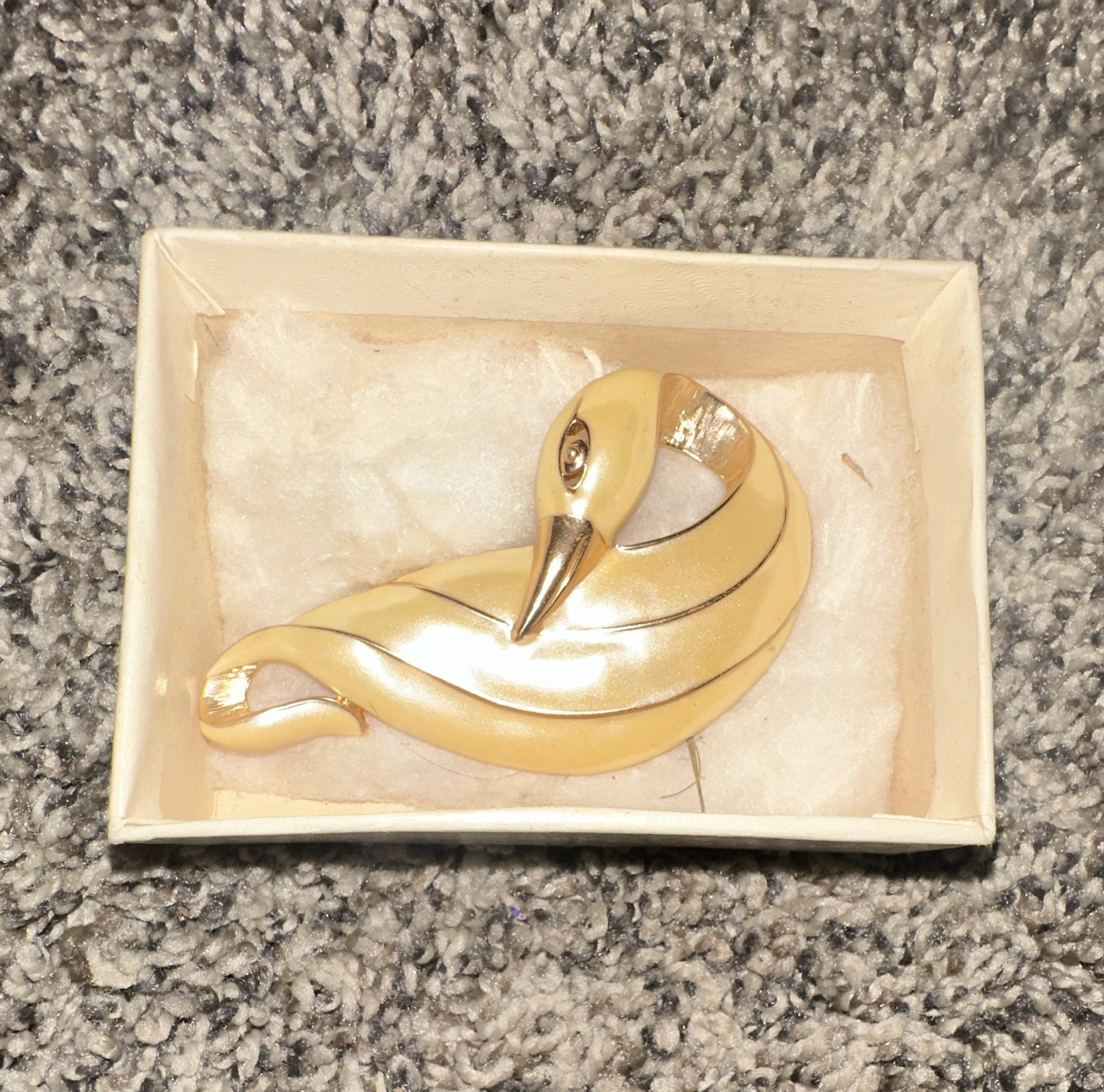 Gold Tone Swan Brooch Pin with 2 Clear Crystal Eyes, Bird Animal Theme