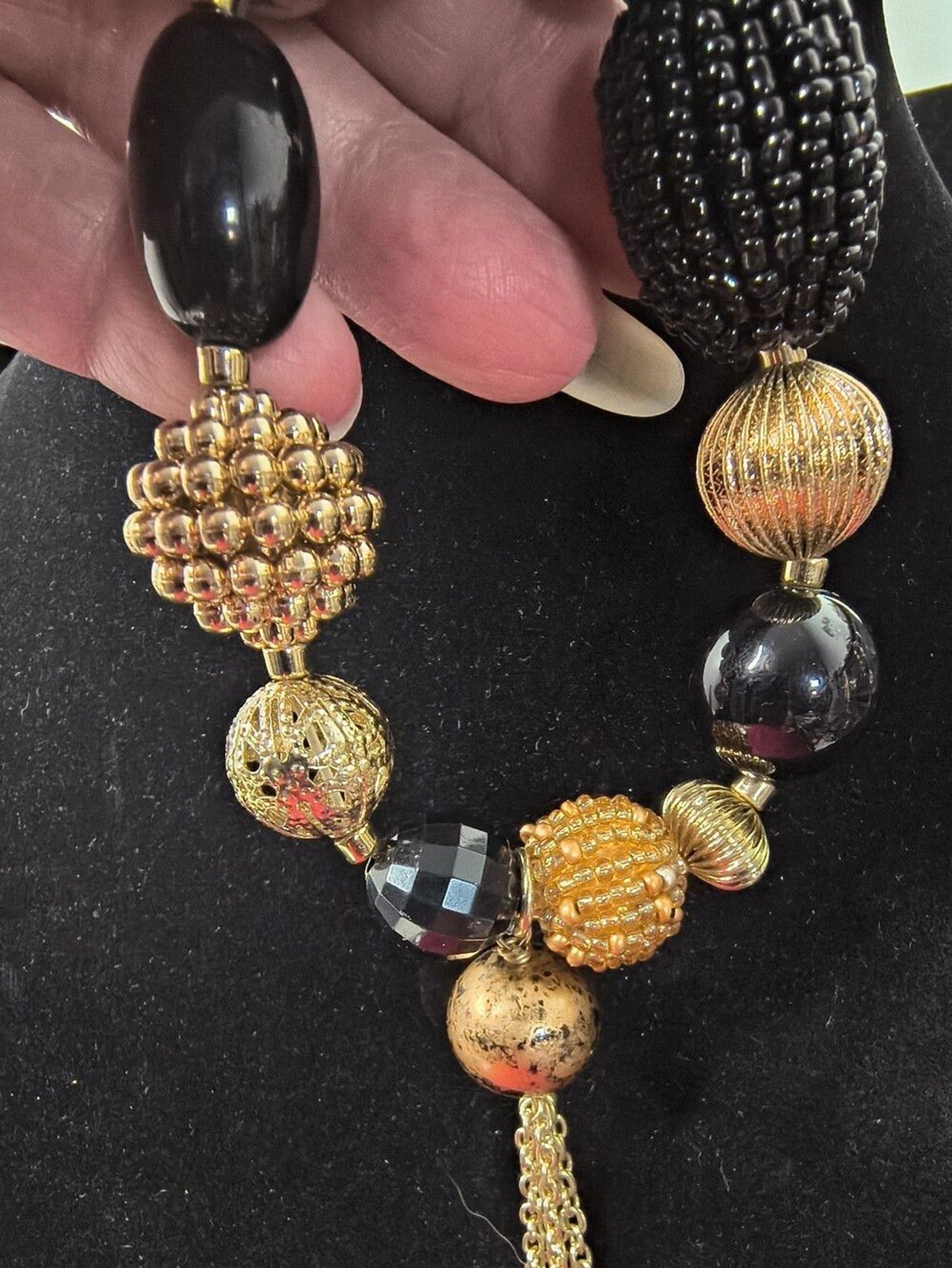 Boutique Black Gold Tone Beaded Bracelet 7″ Glass Acrylic Tassel Statement Boho