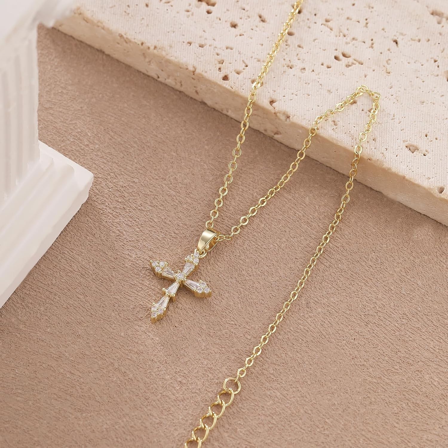 Waterproof & Non-Tarnish Gold Cross Necklace – Minimalist Pendant for Daily Wear
