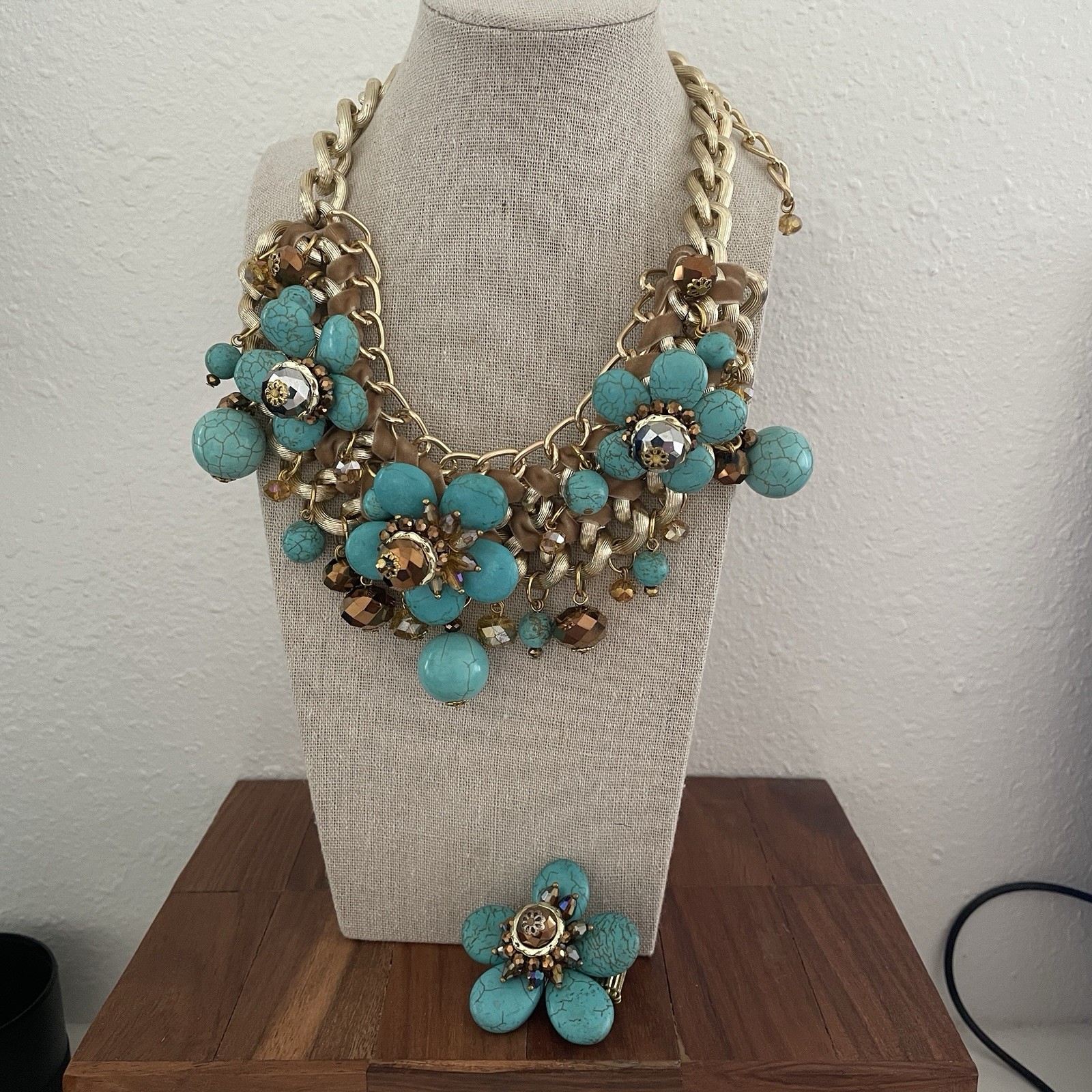 SOUTHWESTERN HOWLITE CRYSTAL FLORAL 16″ STATEMENT NECKLACE BIB CHOCKER WITH RING