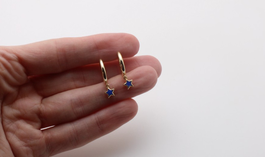 New Kendra Scott Jae Star Blue Huggie Yellow Gold Clicker Hoop Earrings