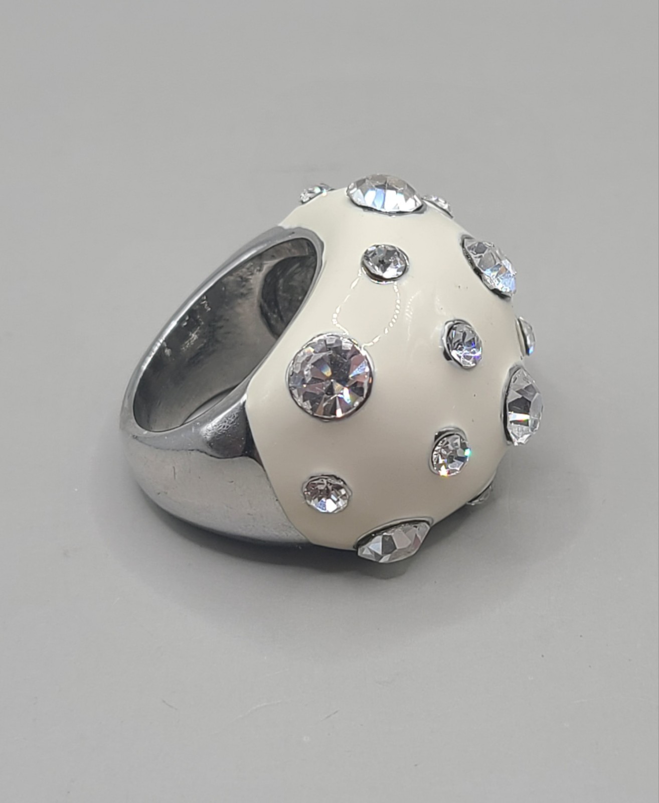 Silvertone Cream Enamel Rhinestone Dome Statement Ring Size 7.5 Unsigned