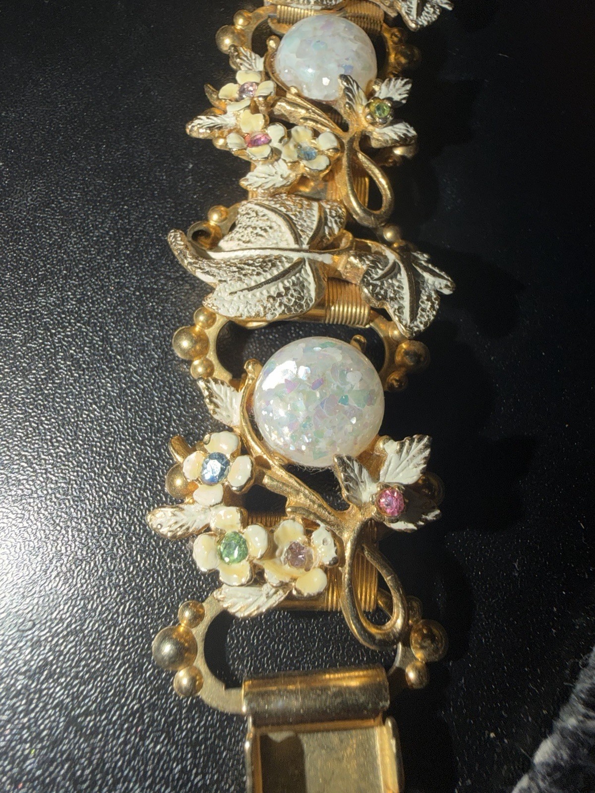Vintage gold Tone frosted Floral Leaf Link Bracelet White Round gems 💎6.5 in