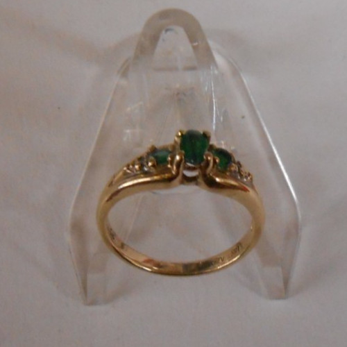 10 KT – SIZE 7 3 EMERALD GEMSTONES – 5.08 GRAMS – 1.55 dwt. 2.42 GRAMS P3 A