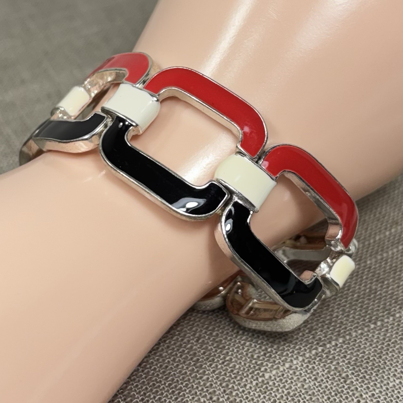 Red White Black Enamel Silver Tone Stretch Bracelet Metal C-Links Size 7