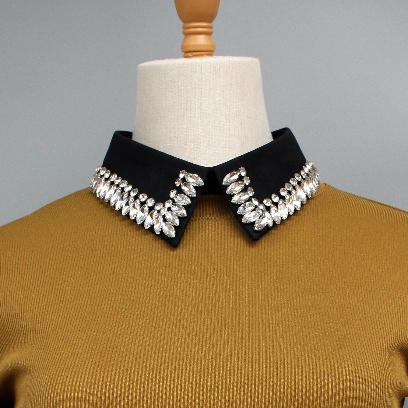 Retro rhinestone false collar. Luxurious beaded and shiny in spring, summer