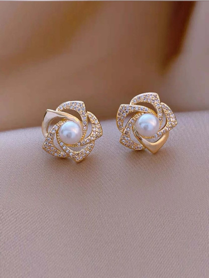 Ladies Gold Flower Pearl Diamonte Stud Earrings (Free Gift Box Included)