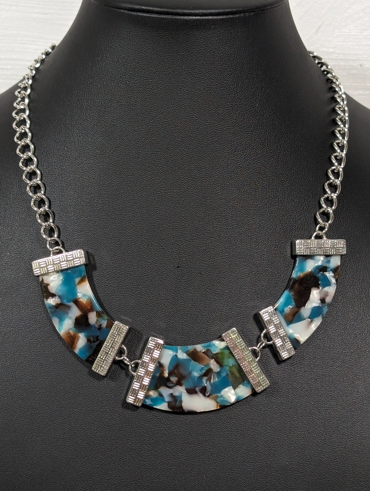 Beachy Casual Aqua Blue Acrylic Curved Bar Silver Tone Statement Necklace 21 in