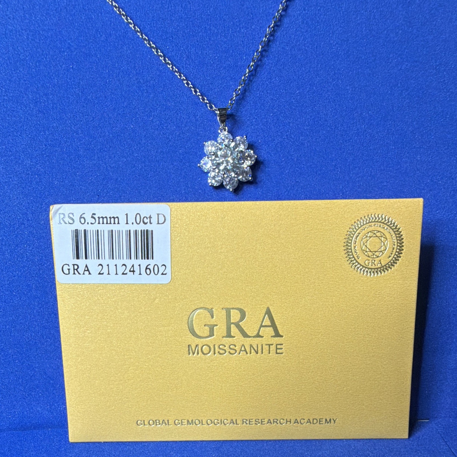 1.0CT GRA Certified Moissanite Flower Cluster Pendant Necklace Cable Chain