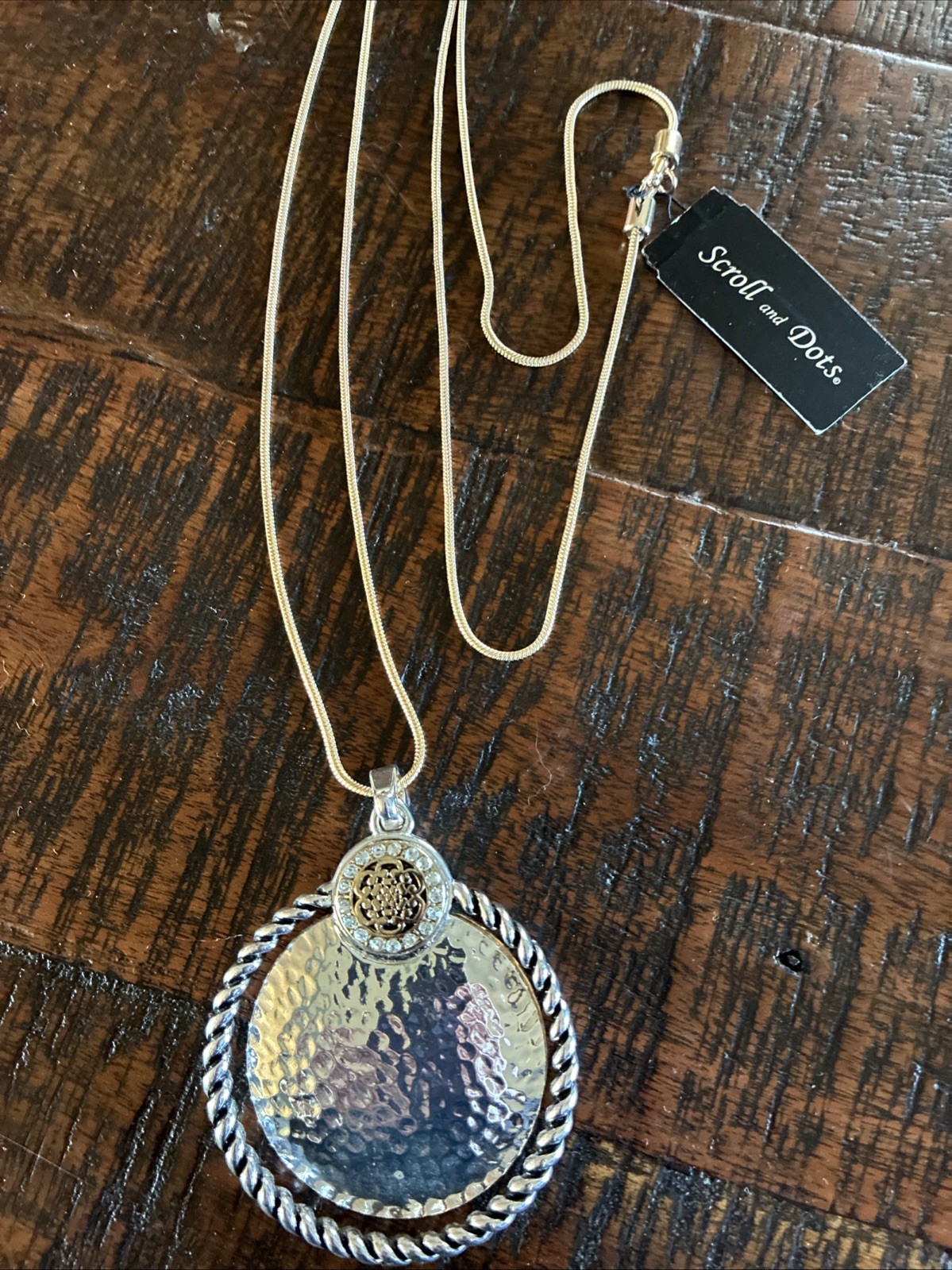VINTAGE DESIGNER SCROLL AND DOTS STUNNING SERPENTINE PENDANT NECKLACE 16″ NWT