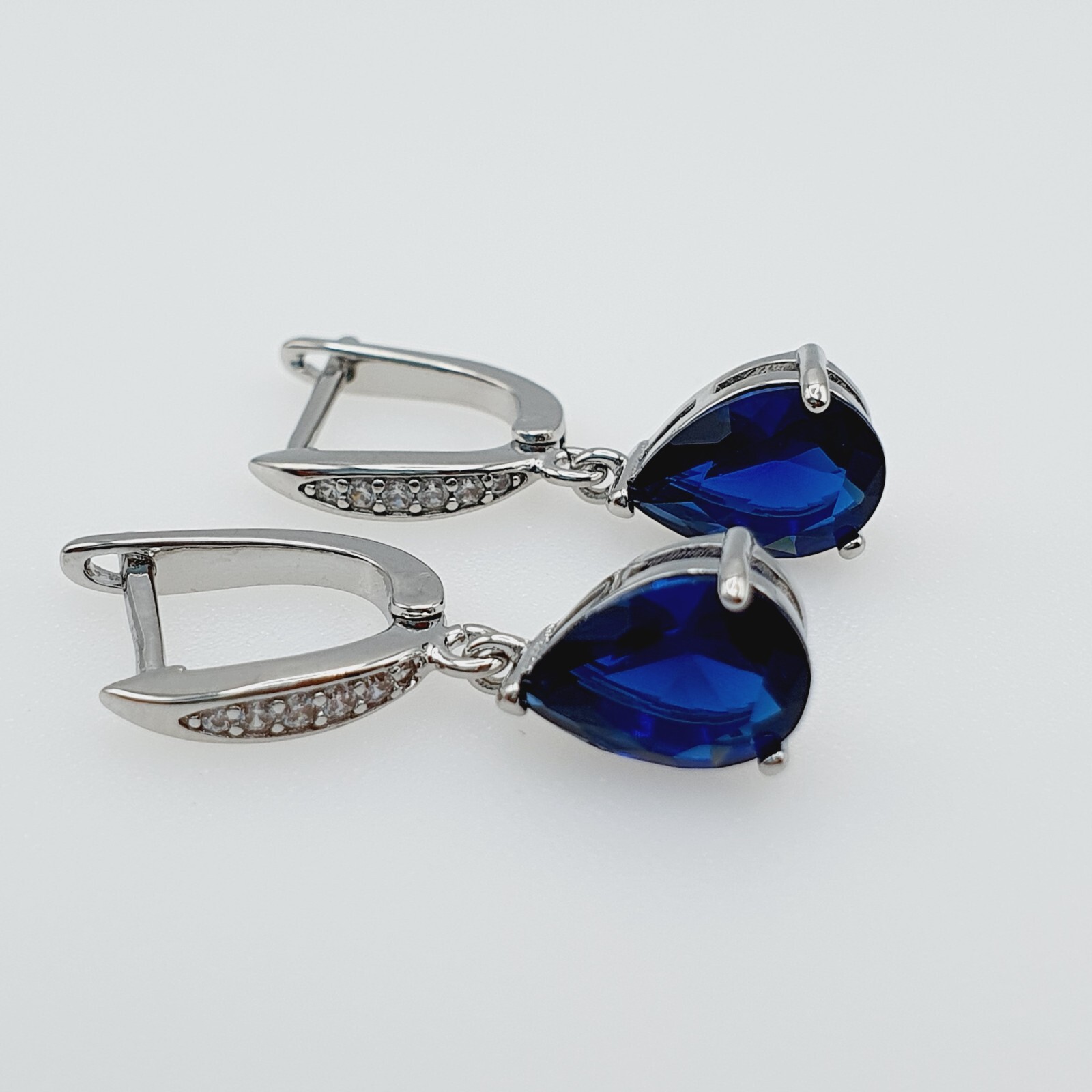2.85 CT Simulated Sapphire Breathtaking English Lock Earring 925 Silver Plated