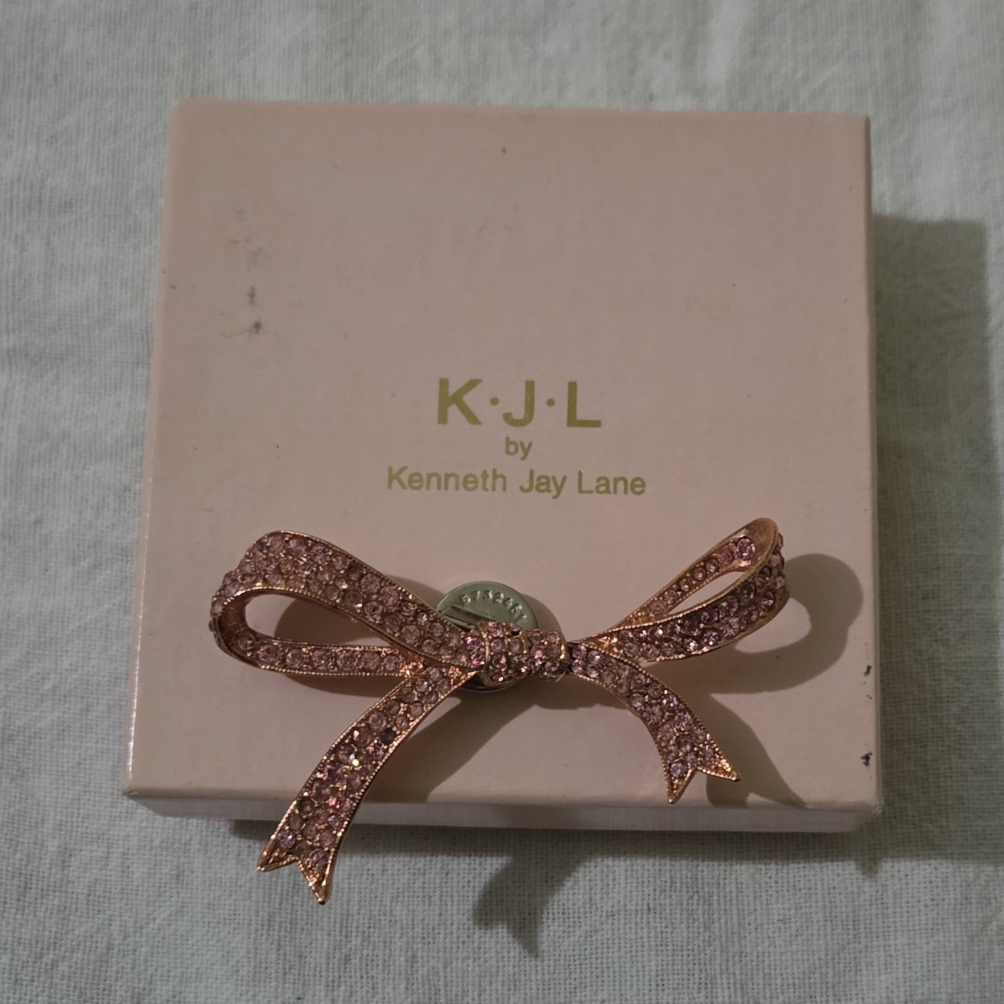 Kenneth Jay Lane Bow Brooch Pin Pink Crystal Pavé Rhinestone Gold Tone Metal