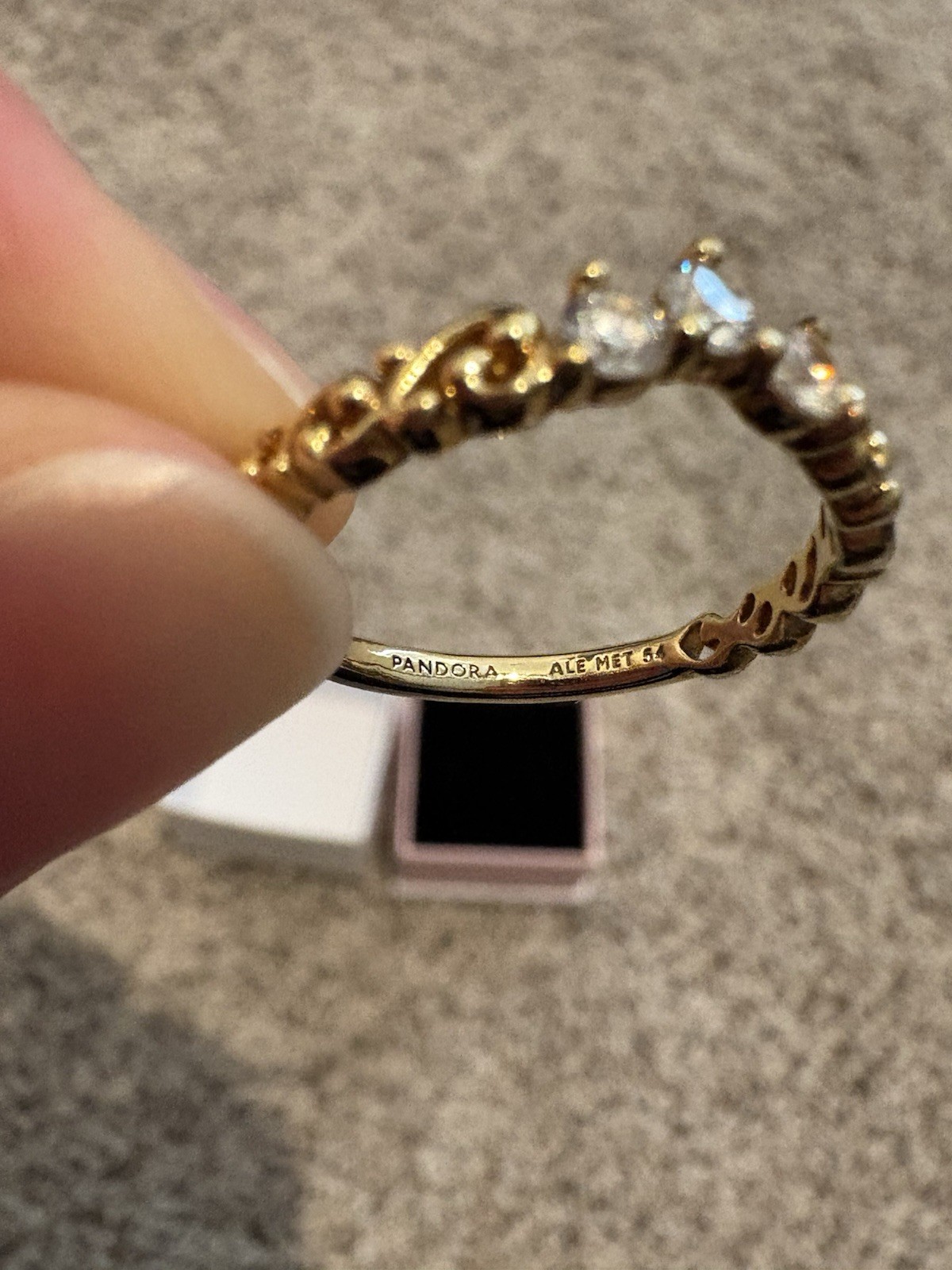 Pandora Regal Swirl Tiara Ring Size 54 (7) In Yellow Gold With 3 Center Stones