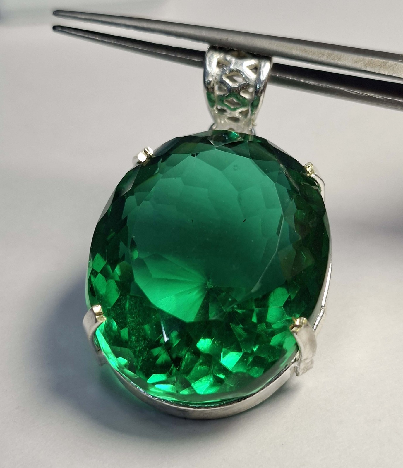 Oval Cut Pendant Lab-Created 99-100 Ct Green Topaz Loose Gemstone SB912
