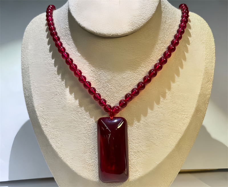 TOP QUALITY LAB-CREATED ROUND BEADS RUBY NECKLACE，EMERALD CUT PENDANT