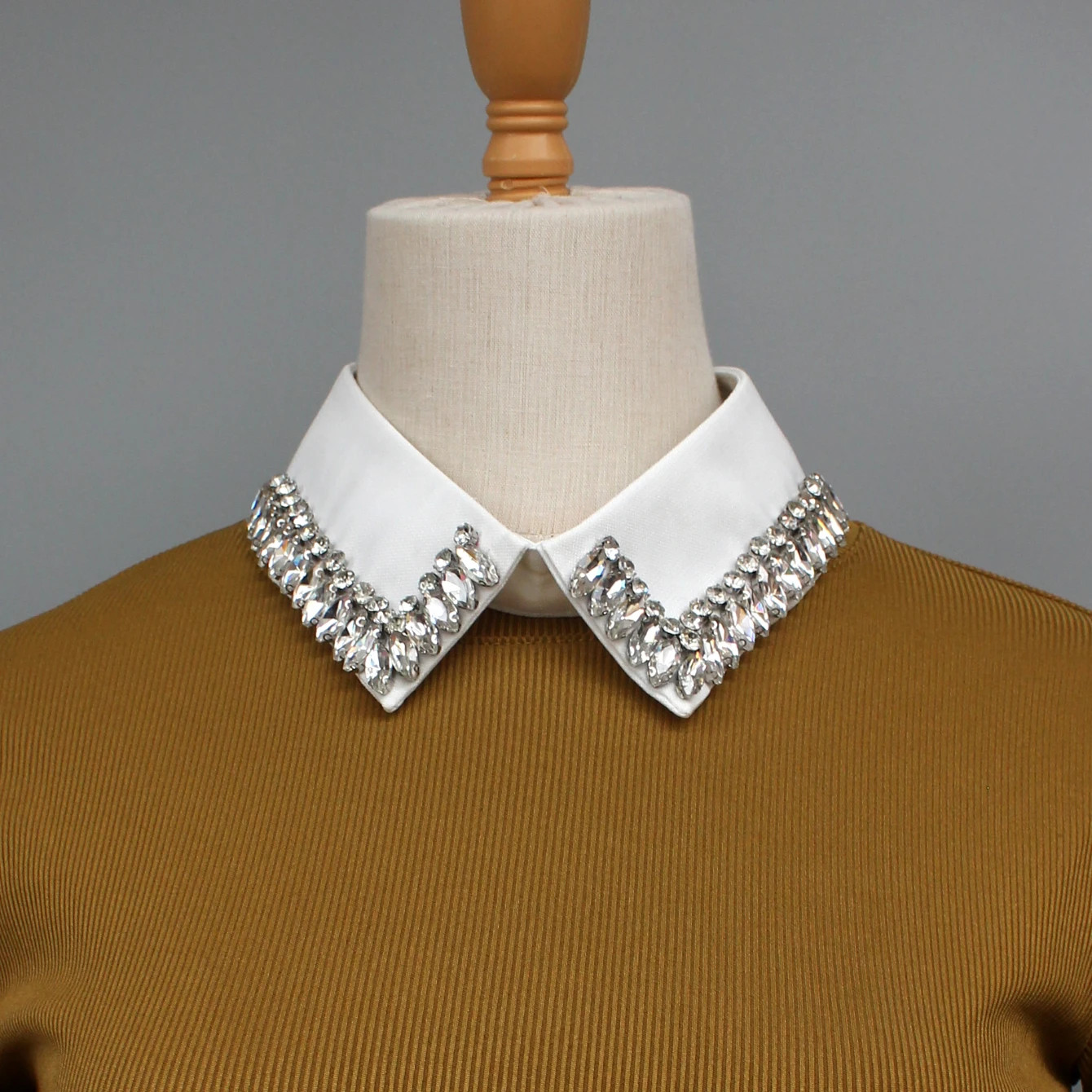 Retro rhinestone false collar. Luxurious beaded and shiny in spring, summer