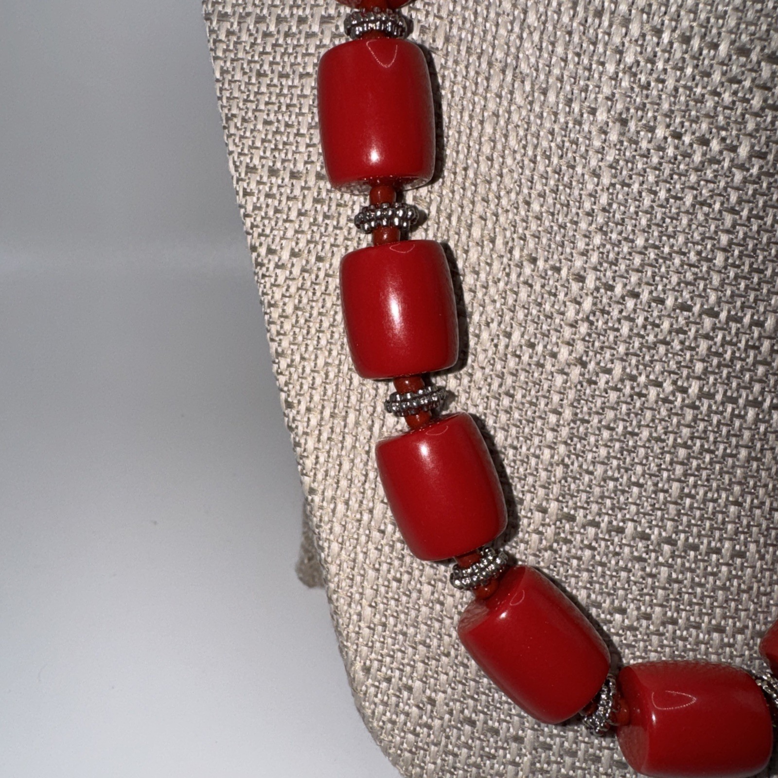 Retro 70’s Lipstick 1946 Red Bead Necklace Silvertone Lucite Chunky Classic