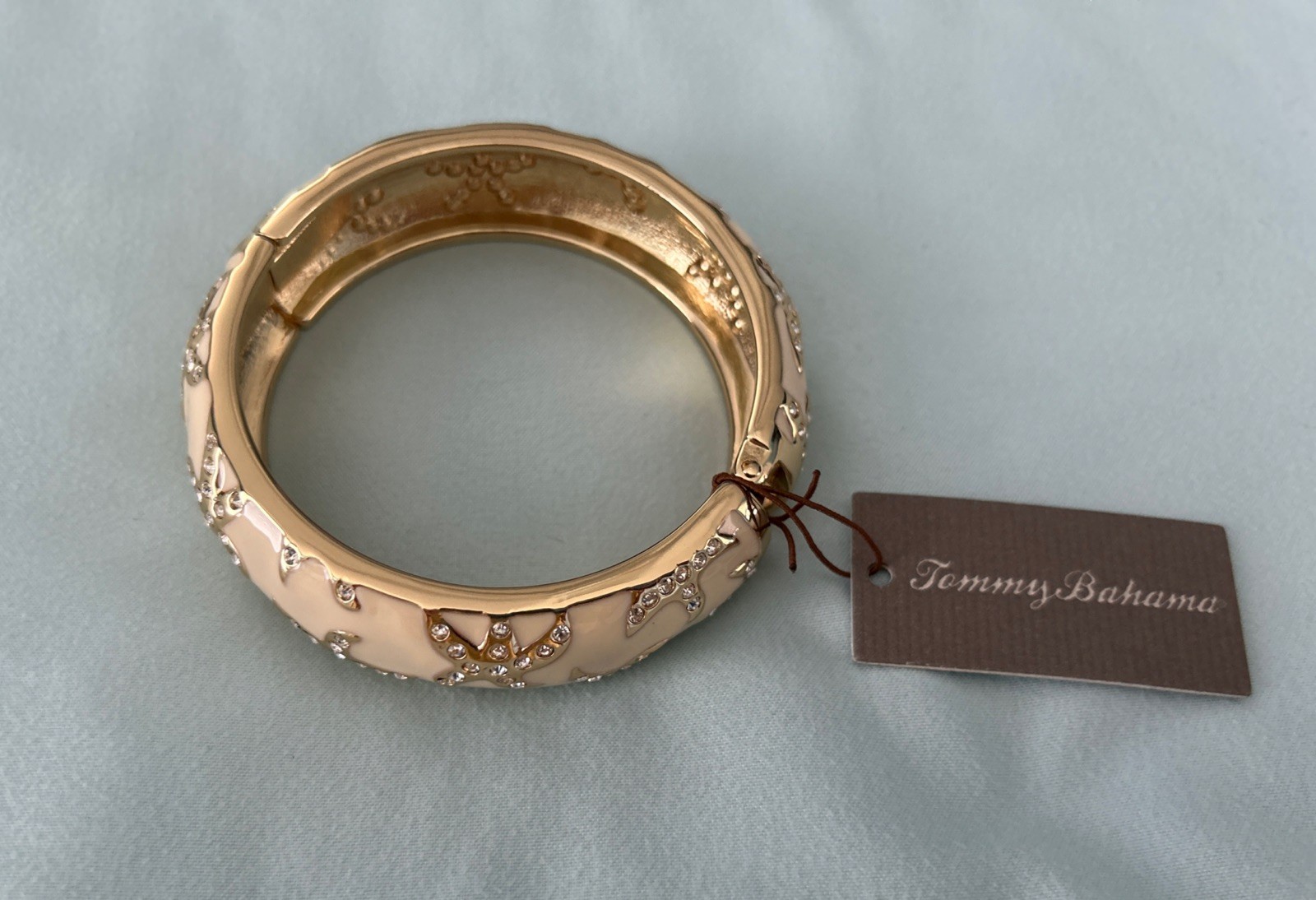 New! Tommy Bahama Women’s Starfish Gold/Off White/Cream Enamel Hinged Bracelet