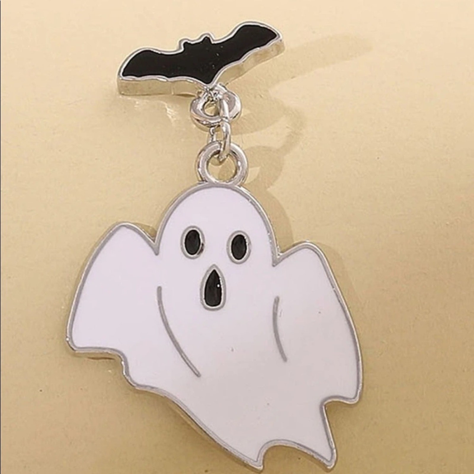 Cute! 👻 Ghost Bat Black White Earrings Halloween Fall