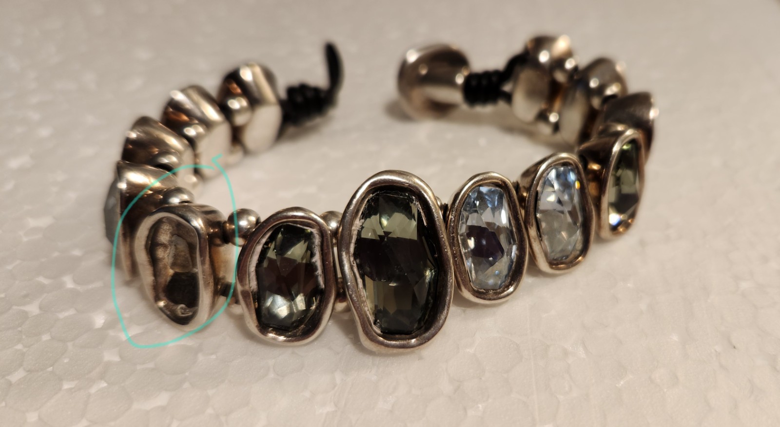 UNOde50 La Vida Loca 13 Crystal Silver Chunky Bracelet Leather Minus 1 Stone